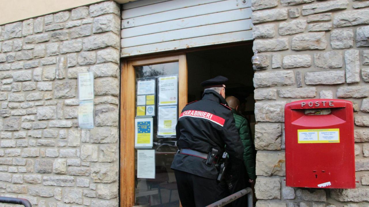 I carabinieri sul luogo della rapina