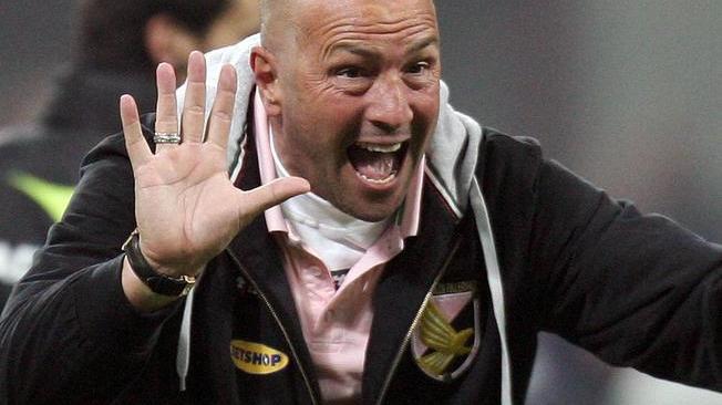 Il centrocampo è da inventare Il Crotone ha scelto Walter Zenga