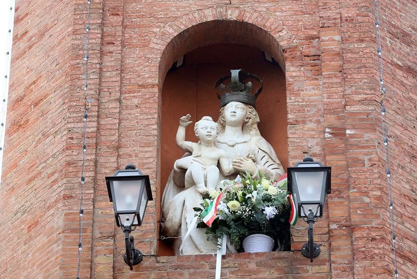 La Madonna sulla Torre dell'Orologio a Comacchio
