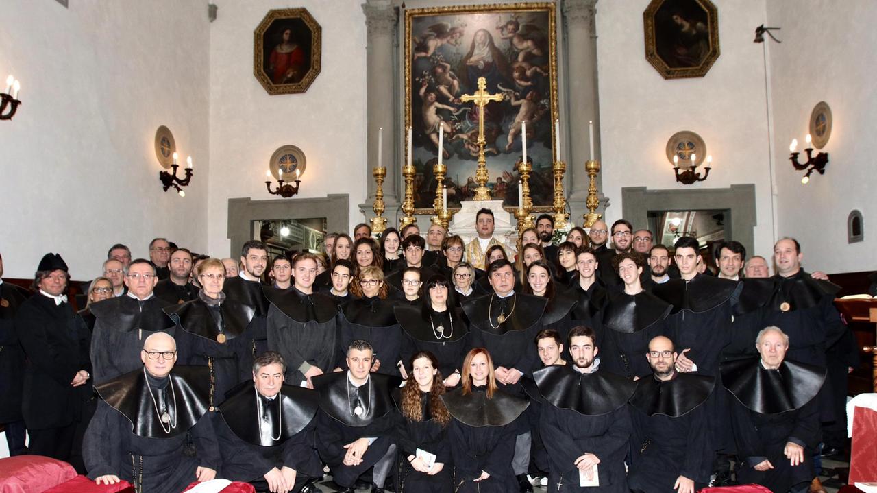 Foto di gruppo per i nuovi volontari della Misericordia