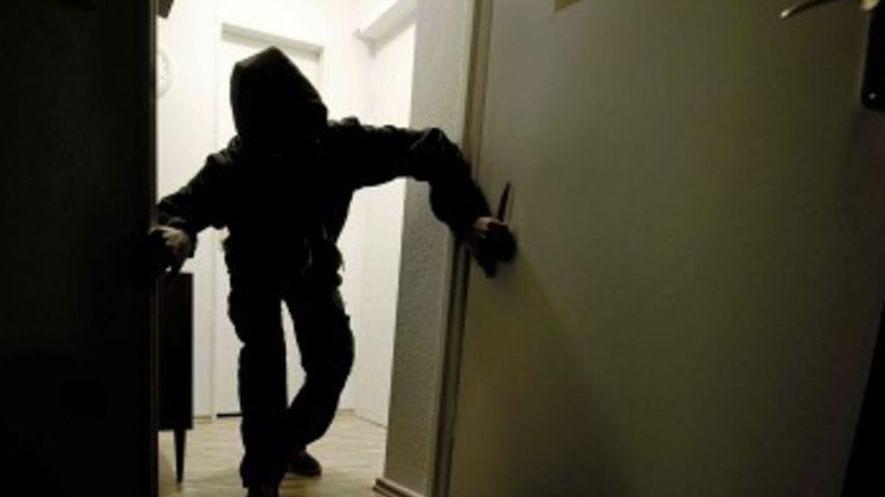 Viareggio, visitati dai ladri mentre sono a cena