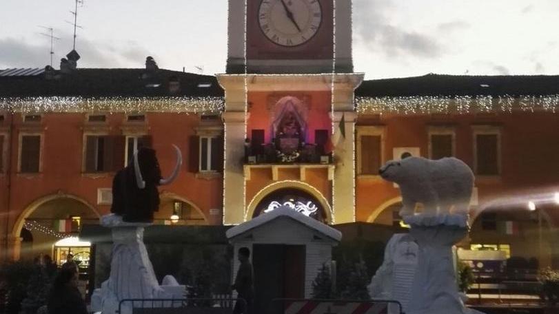 Trenino e villaggio gioco per il primo giorno di luminarie