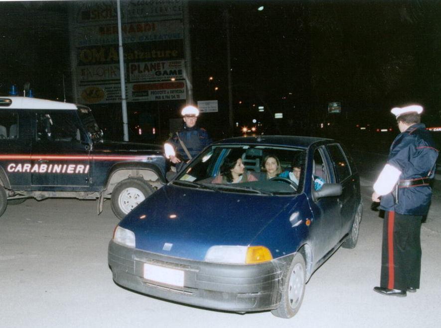 Fermato alla frontiera con un’auto rubata 