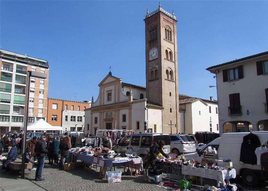 Festa in piazza con balocchi e clown 