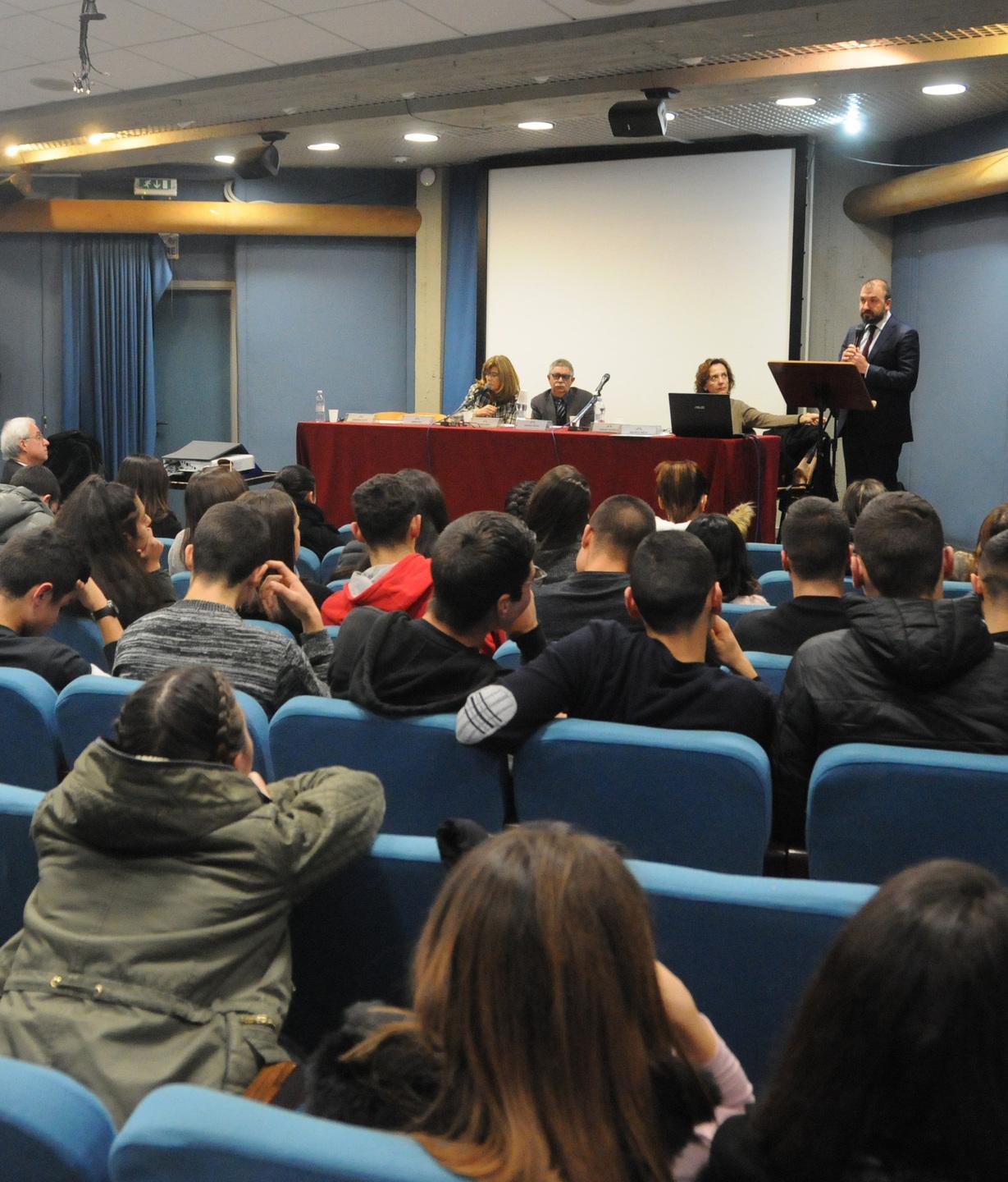 Redditi, all’appello mancano sei consiglieri 