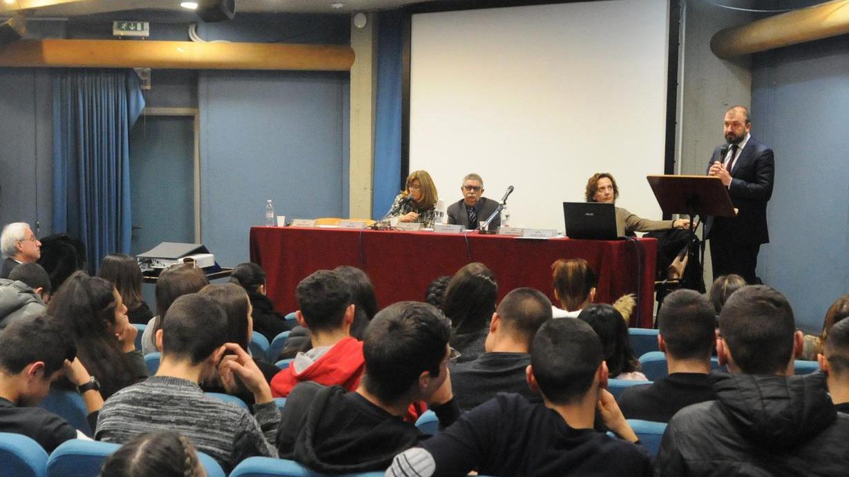 Redditi, all’appello mancano sei consiglieri
