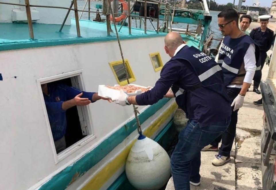 Nascondeva i marinai abusivi nella stiva 