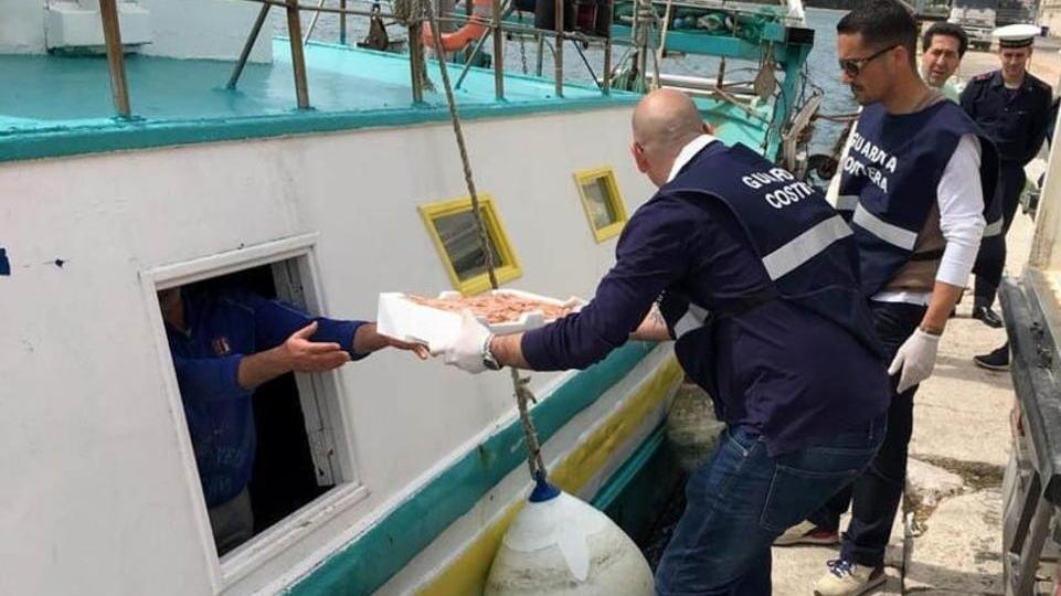 Nascondeva i marinai abusivi nella stiva