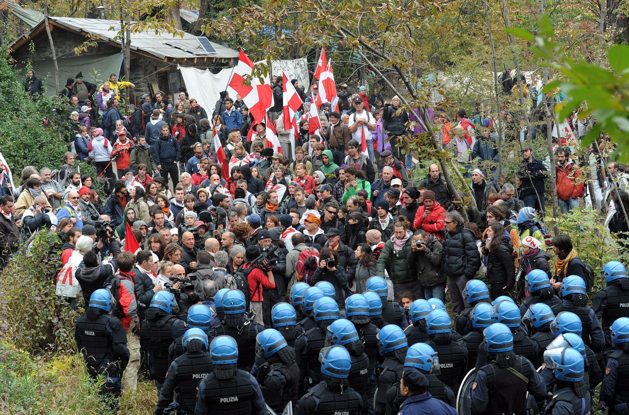 Una manifestazione di protesta No Tav in Val di Susa
