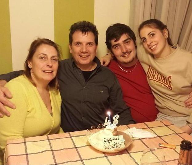 Roberto Falseni festeggia il compleanno con la moglie e i due figli