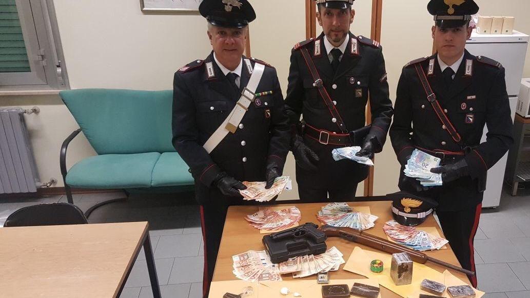 Reggio Emilia, blitz nel campo nomadi: trovate armi, droga e soldi falsi