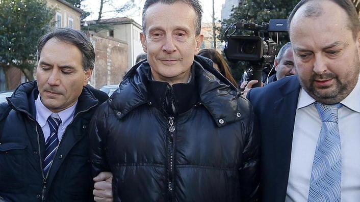 Antonio Logli all'usita dal tribunale di Pisa nel 2015 (foto Fabio Muzzi)