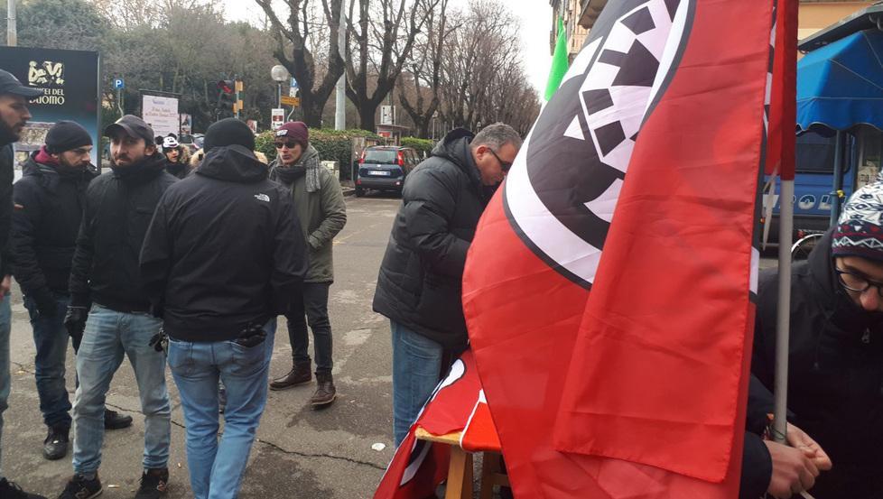 Modena, marcia contro lo ius soli: comincia Casapound 