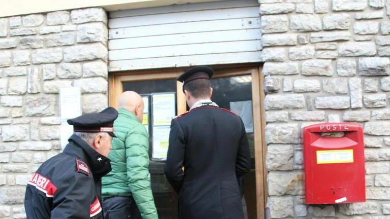 In manette per la rapina alle poste di Valpromaro