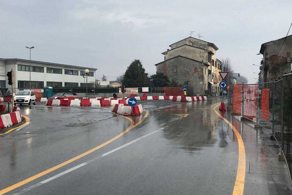 Nuova rotatoria di Zone, ok il primo test