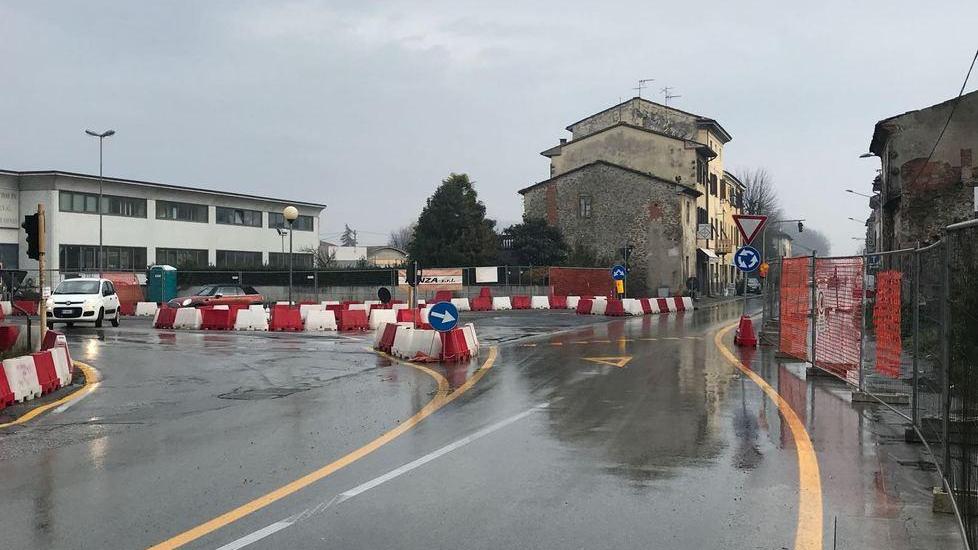 Nuova rotatoria di Zone, ok il primo test