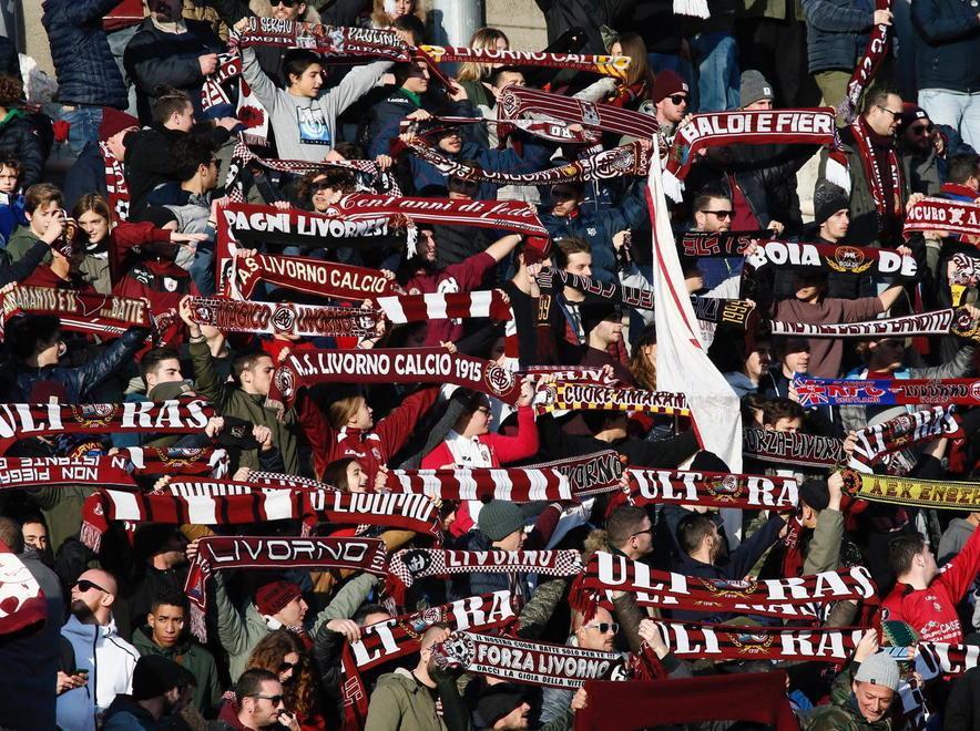 La carica degli ottocento in trasferta da Livorno