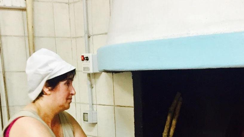 Nei forni di Oliena il profumo del pane carasau