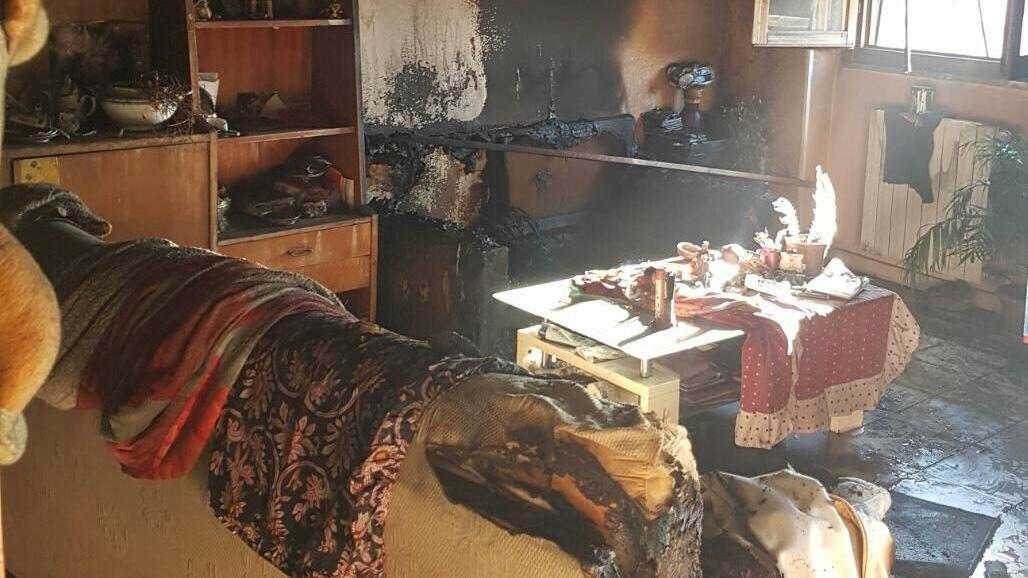 Una casa in fiamme a Sant’Elia