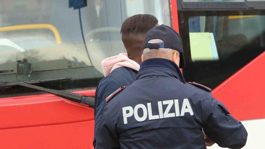 Stazione, dopo i blitz scattano gli arresti