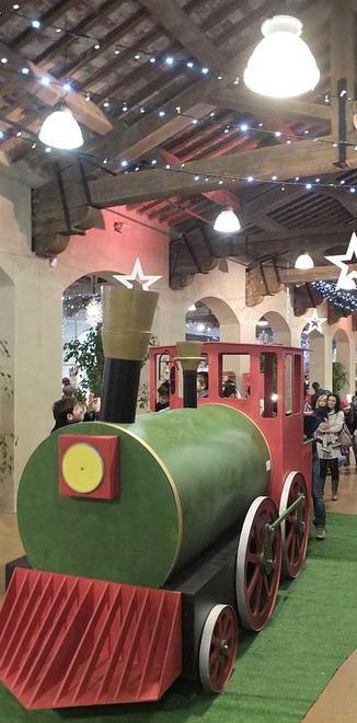 Lego, balli e fiabe è magico il treno di Babbo Natale 