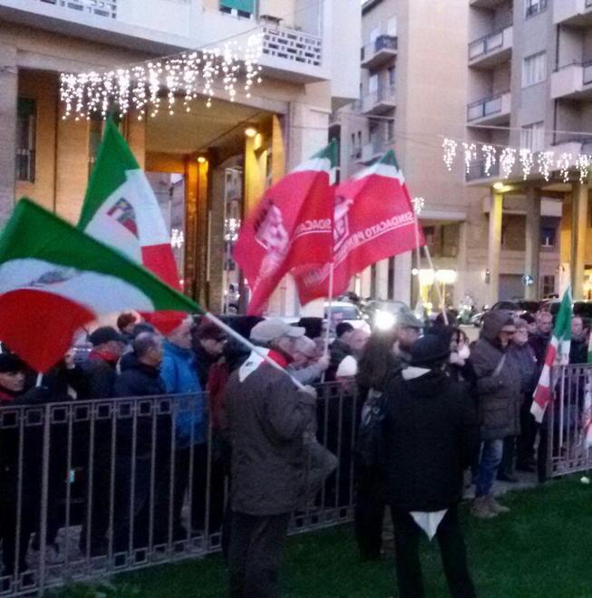 Il gelo non ferma il sit-in antifascista 