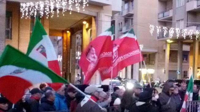 Il gelo non ferma il sit-in antifascista