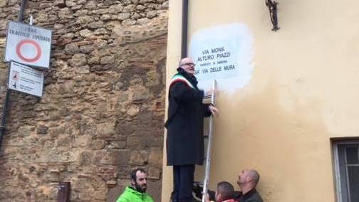 Inaugurata via monsignor Piazzi