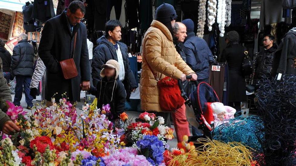 La guerra delle fioraie per restare in piazza