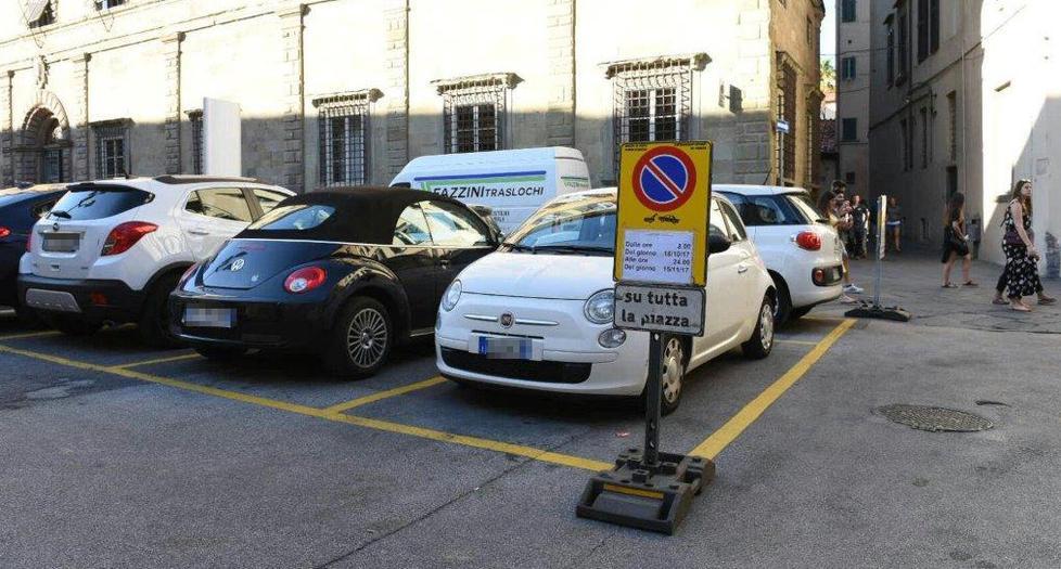 Per due mesi spariscono 80 posteggi per i residenti 