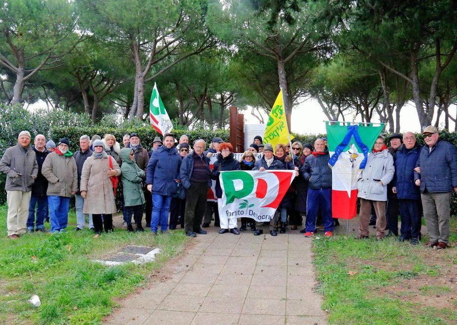 Tutti uniti al parco per dire no al fascismo «È un crimine» 