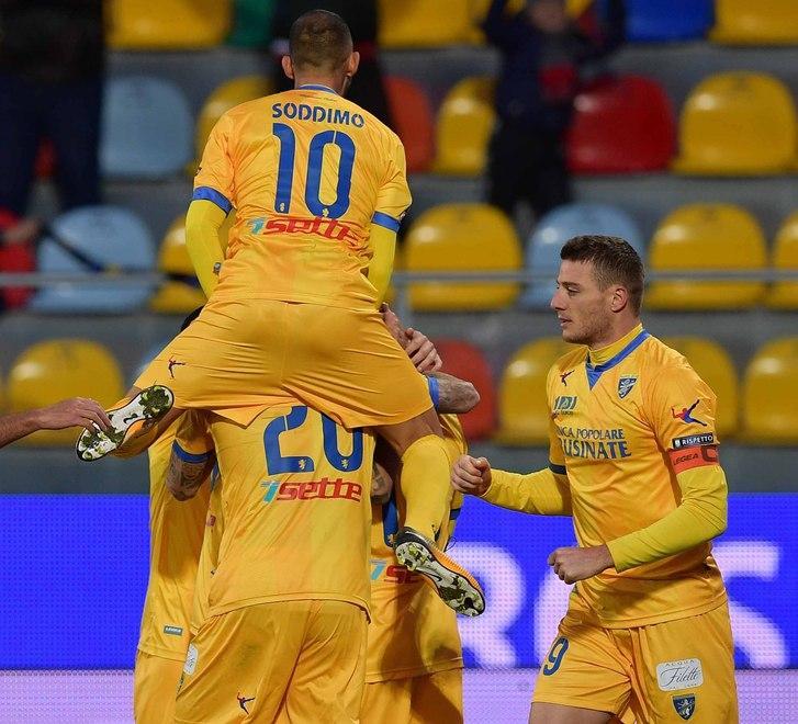 Frosinone ritrova la vetta 