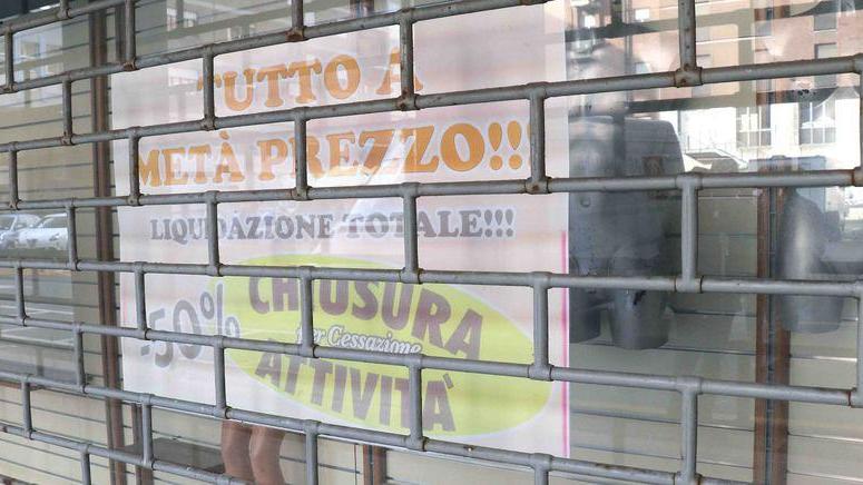 L’emorragia di negozi «Il Comune ci aiuti»