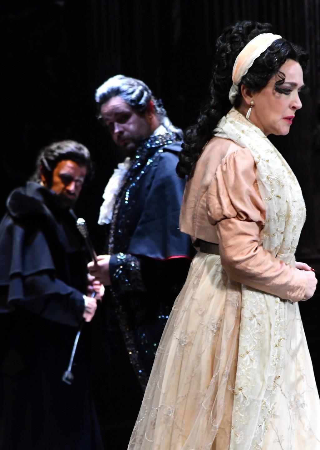 Il dramma di una cantante innamorata e ricattata