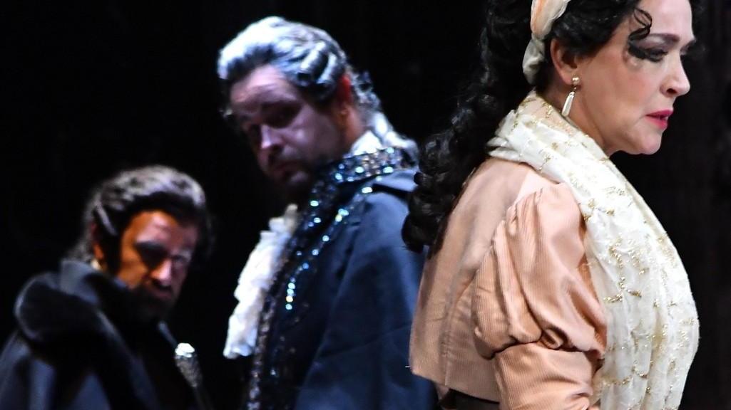 Il dramma di una cantante innamorata e ricattata