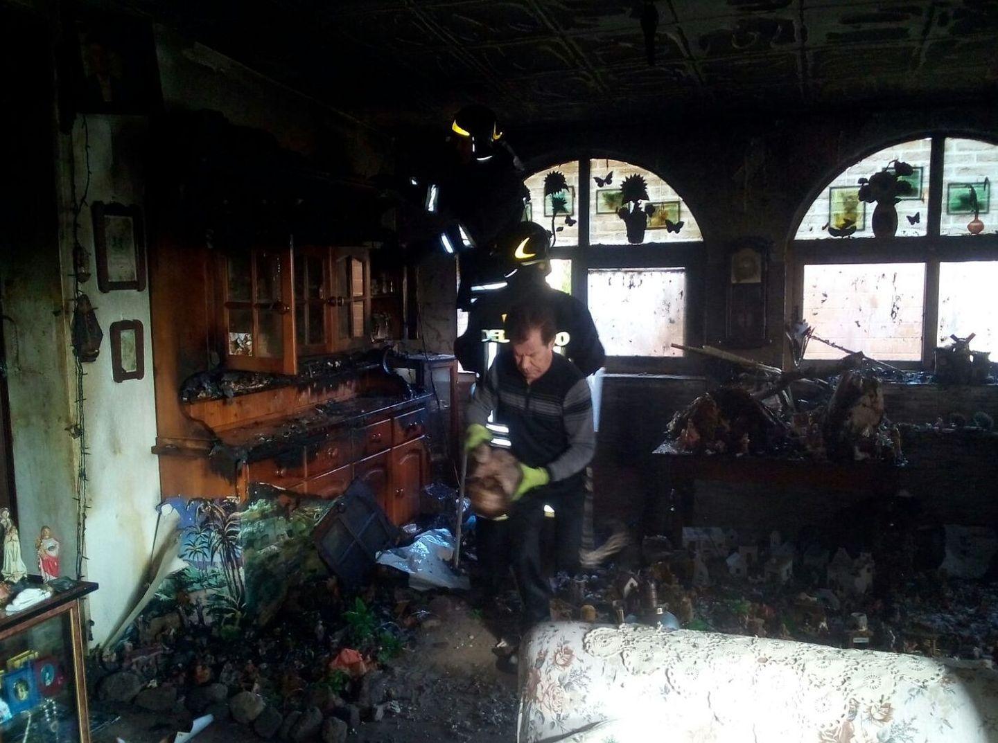 Ossi, brucia il presepe in una casa 