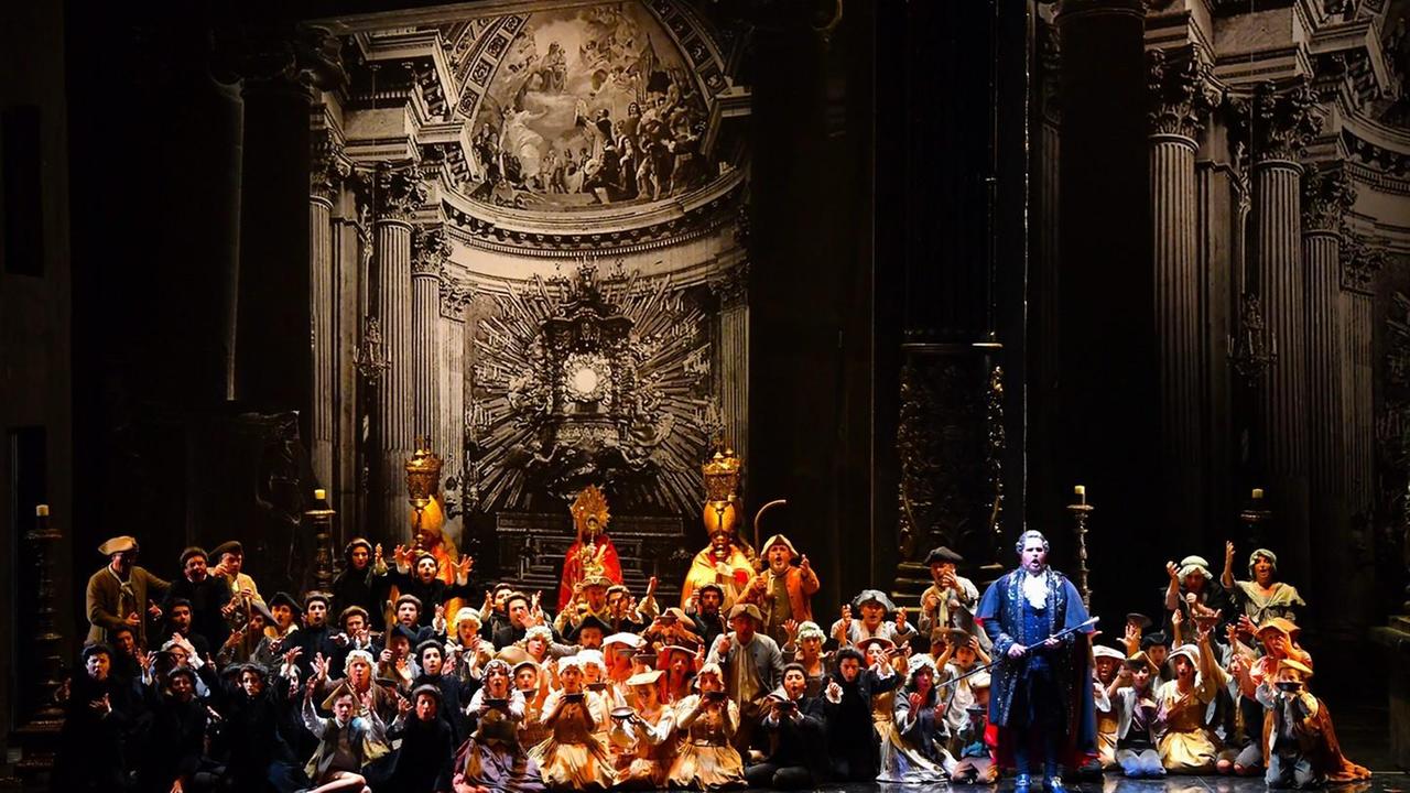 Una Tosca bella e struggente incanta il teatro comunale
