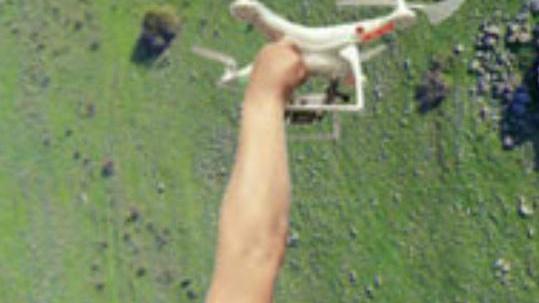 S’archeòlogia cun sos drones chirchende gigantes interrados 