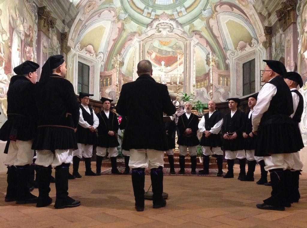 Il coro Montesantu ospite del coro alpino Sestese