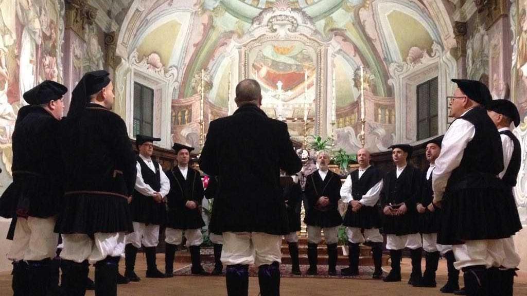 Il coro Montesantu ospite del coro alpino Sestese