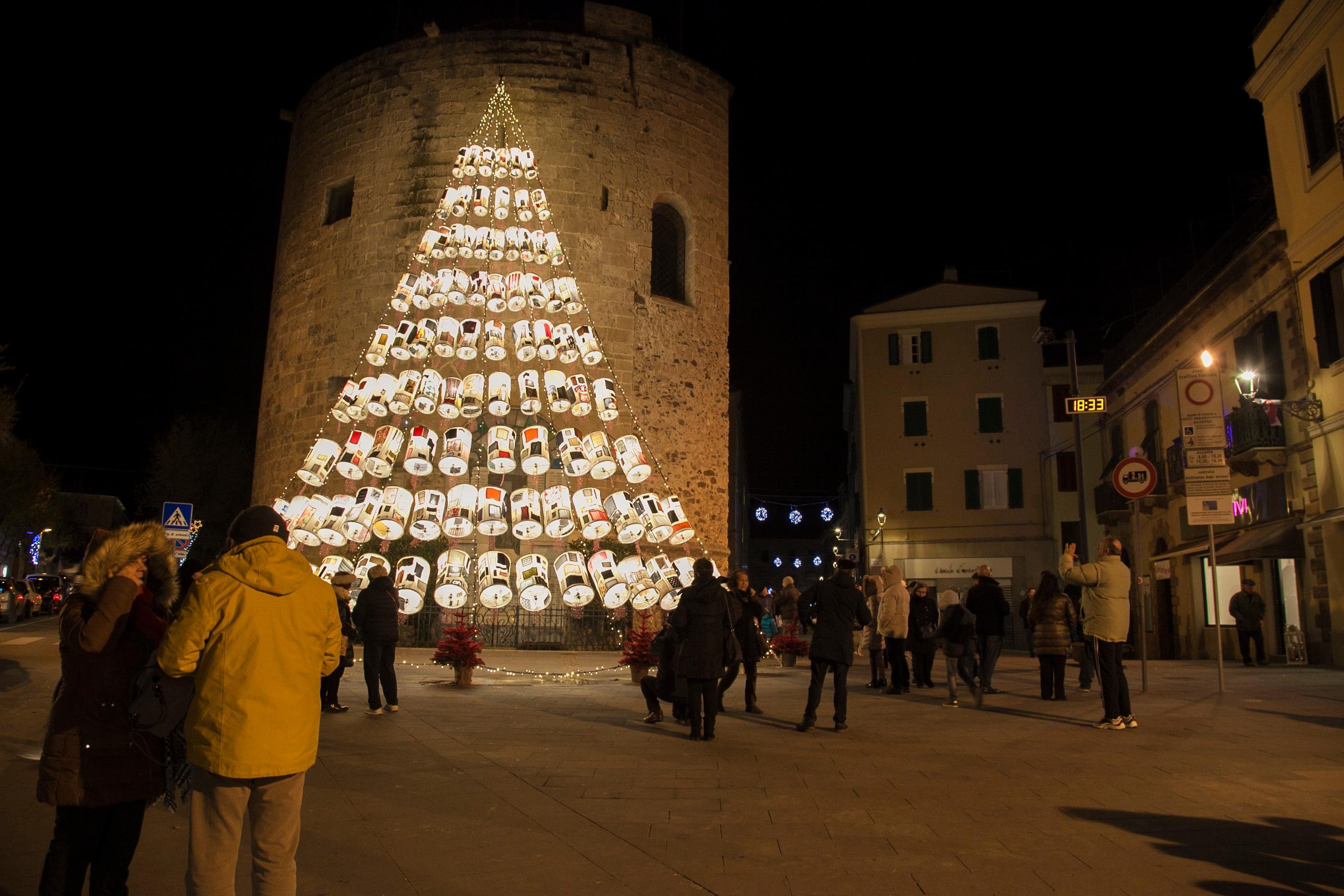 L'albero di Natale di Porta Terra (foto Gabrielli)