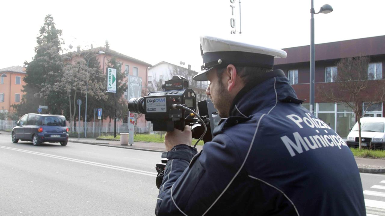 Reggio Emilia, fermato con la patente scaduta da quattro anni