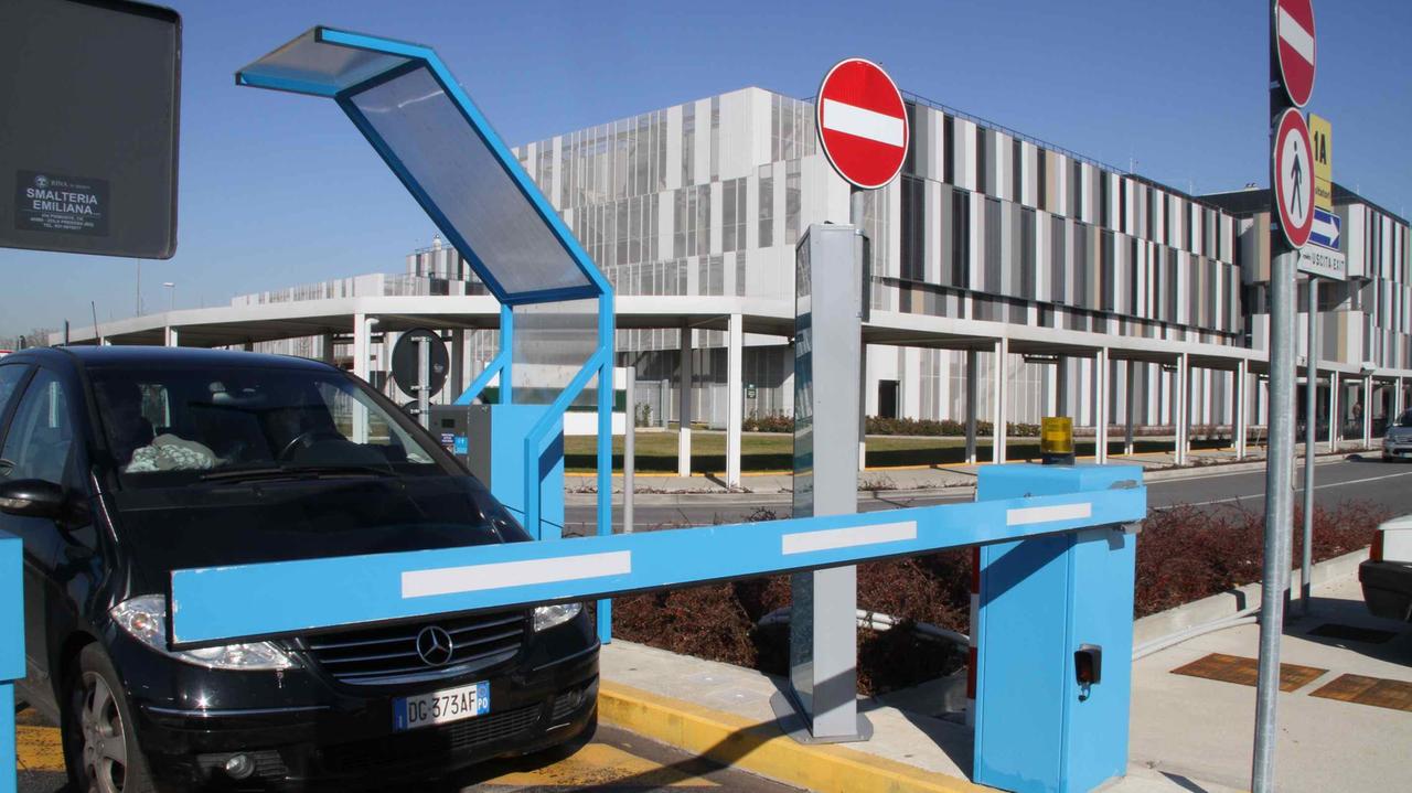 Il parcheggio dell'ospedale Santo Stefano