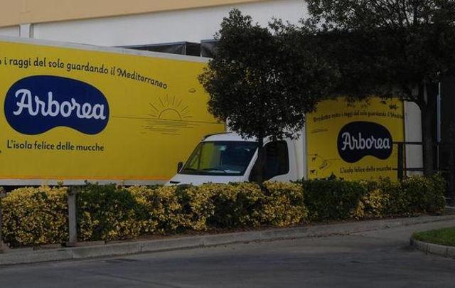 Rubano il furgone carico di mozzarelle e yogurt della Tre A di Arborea