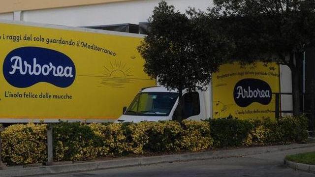 Rubano il furgone carico di mozzarelle e yogurt della Tre A di Arborea