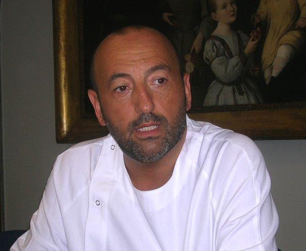 Il primario di ortopedia Mario Manca