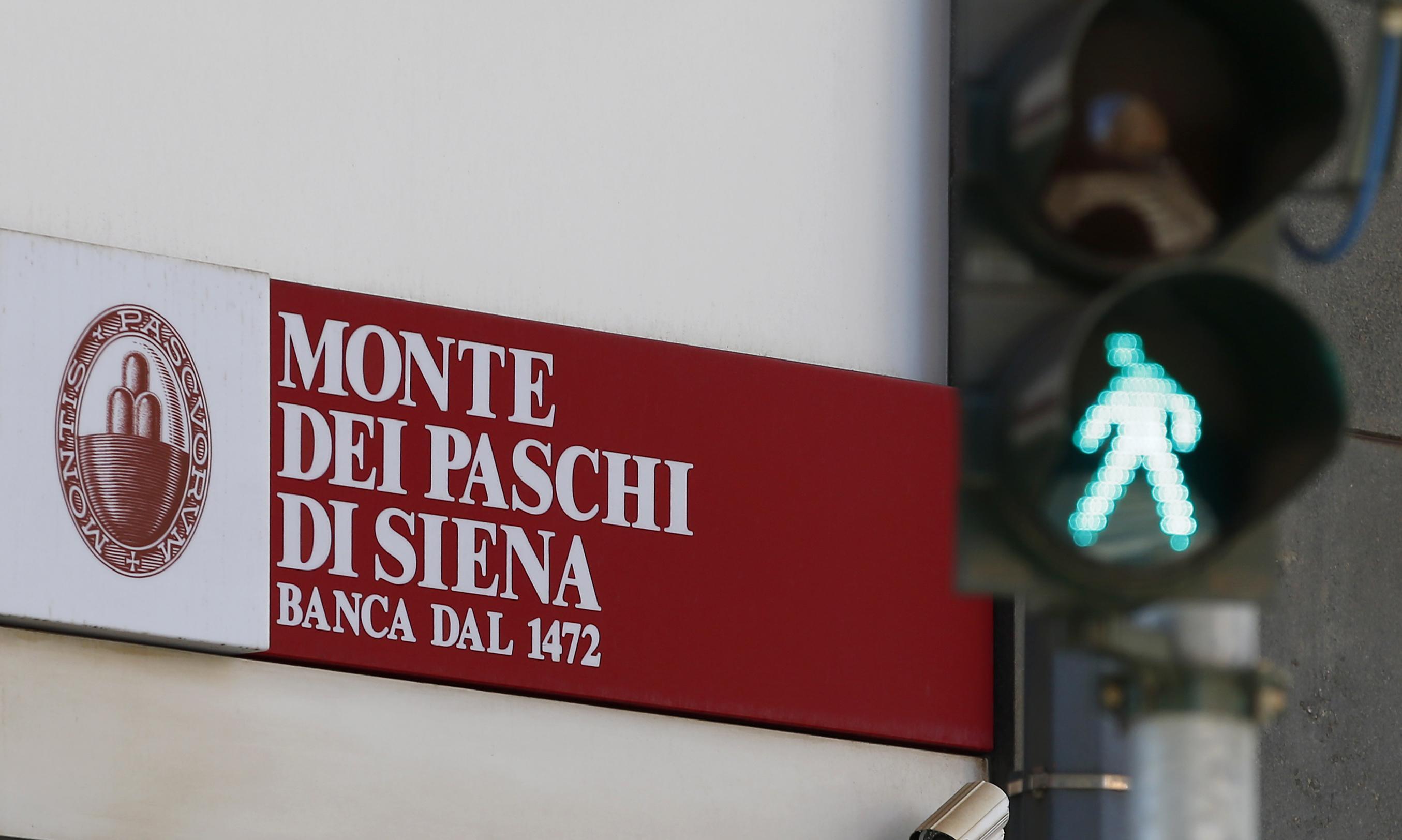 Rapinata dell'incasso del suo market davanti alla banca
