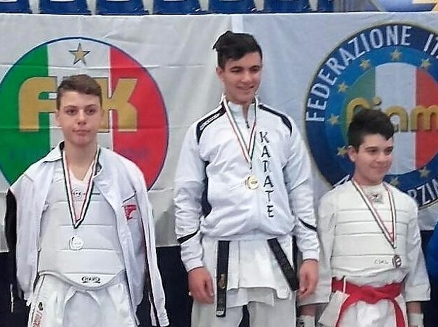Corassori a forza quattro Costanzo sempre campione