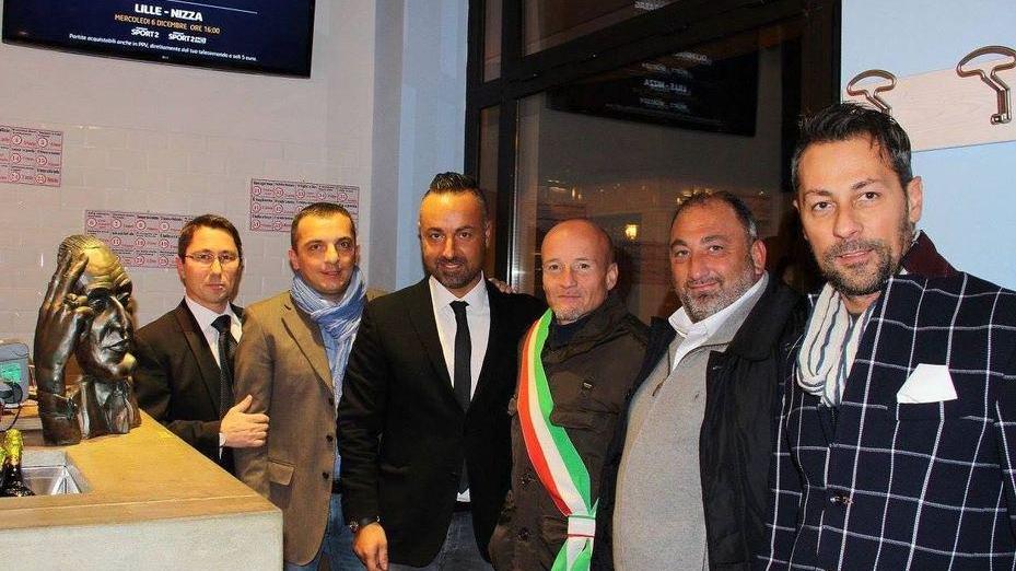 Apre pizzeria e dona parte incassi a “Terra dei fuochi”