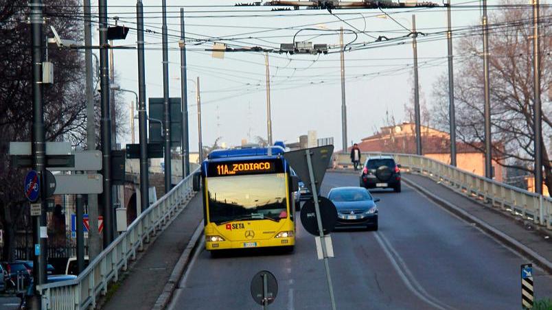 Cavalcavia, ciclisti e pedoni a rischio